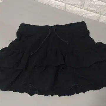 LIZLISA TRALALA 프릴 장식 블랙 미니 스커트