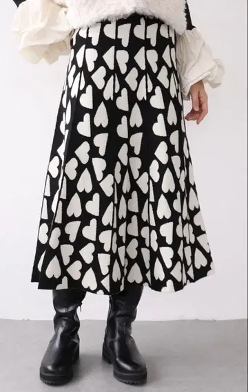 Jines 하트 무늬 자카드 니트 플레어 스커트