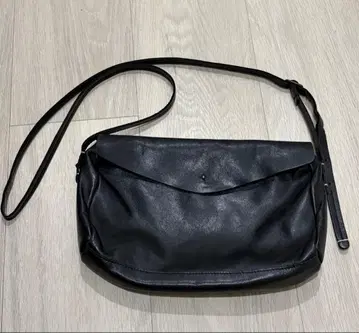 Encachette 앙카셰트 레이저 파우치 숄더 블랙