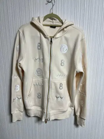 muta 화이트 후드티