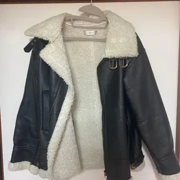 가죽 보아 숏 기장 무스탕 코트