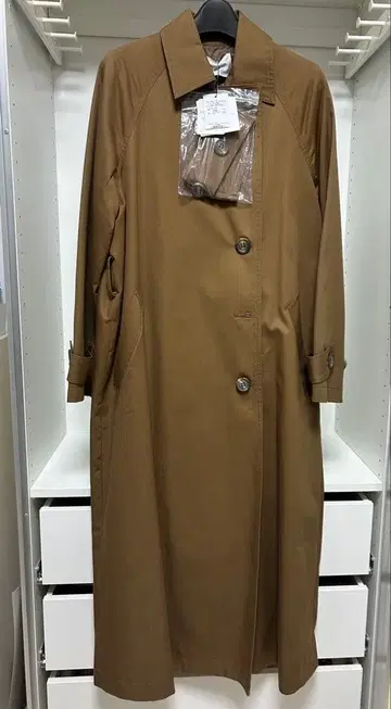 택 포함 새상품 브라운 계열 베이지 오페크 치노 크로스 트렌치코트