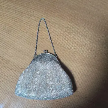 골드 비즈 자수 핸드백