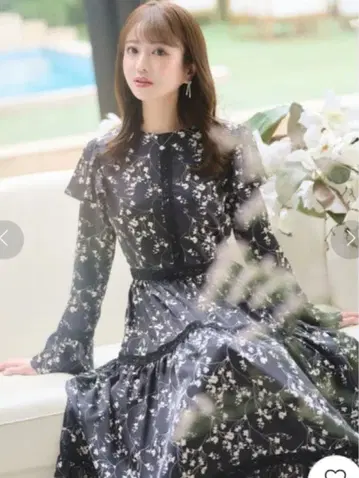 꽃무늬 긴팔 플레어 원피스