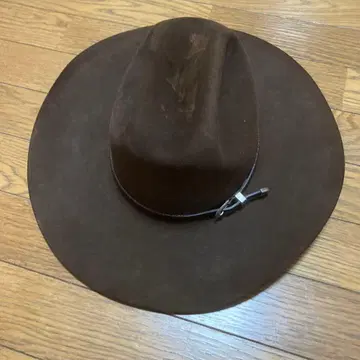 브라운 스웨이드 클래식 햇