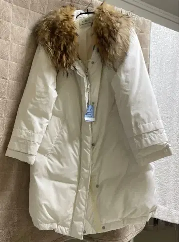 GRACE CONTINENTAL 화이트 다운 자켓