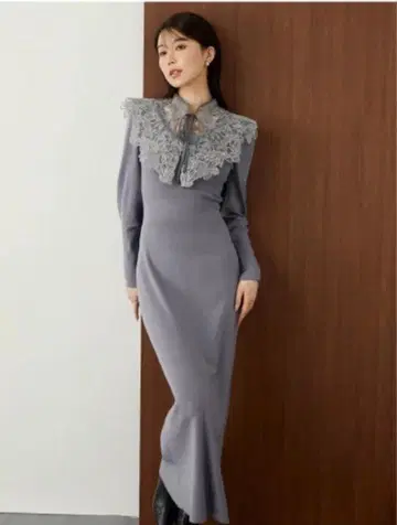 SNIDEL 자수 칼라 도킹 니트 원피스