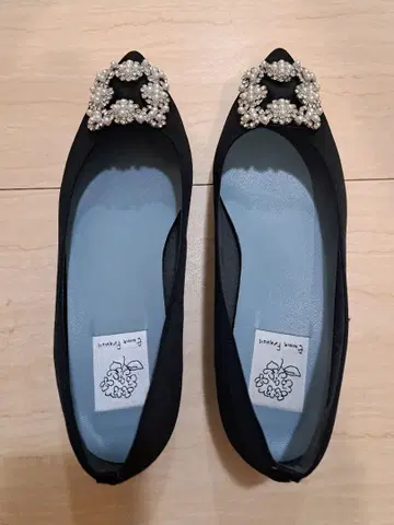 엠마 프란시스 비쥬 장식 블랙 플랫슈즈 23.5cm