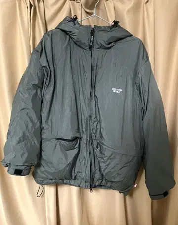 그레이 후드 부착 다운 자켓