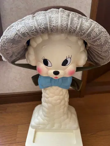 슈에트 푸페 클래식의 드레스 햇