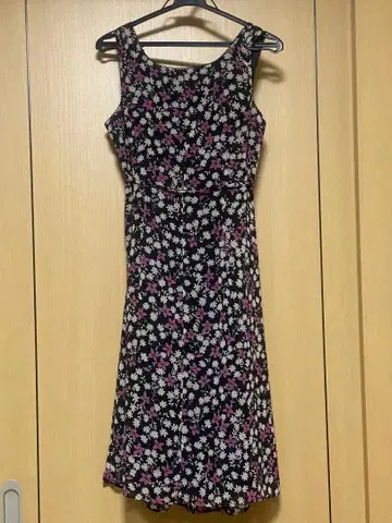 MK KLEIN + 슬리브리스 꽃무늬 원피스