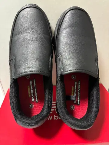 SKECHERS 블랙 슬립온 스니커즈