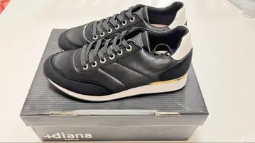 diana 블랙 스니커즈