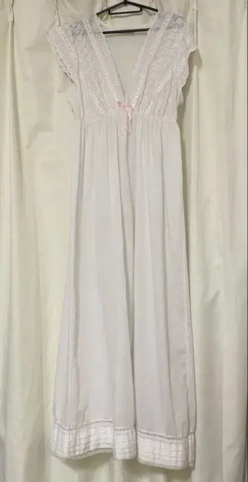 슬리브리스 드레스 화이트