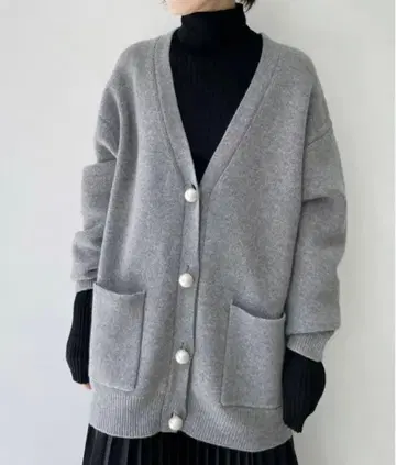 라빠르망 Pearl botton Vneck Cardigan