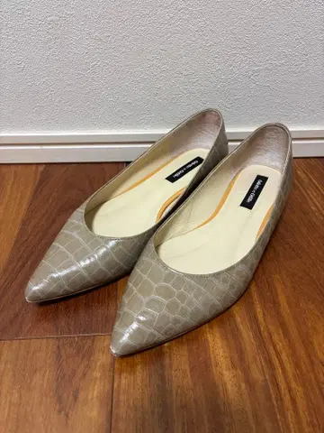 악어 엠보싱 베이지 스틸레토 플랫슈즈