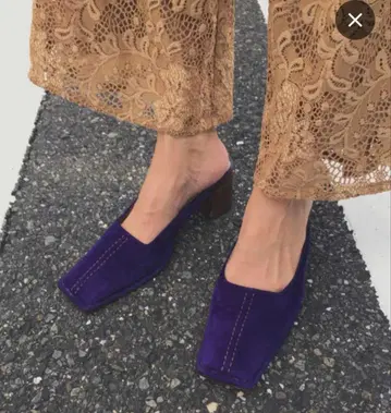 보라색 스웨이드 각진 힐 뮬