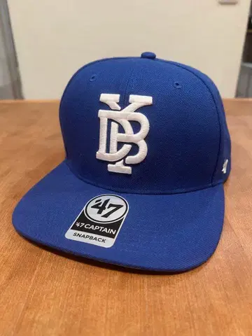47 CAPTAIN DB 로고 스냅백 캡