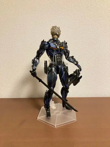 PLAY ARTS 라이덴 METAL GEAR RISING