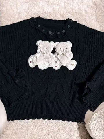 곰 자수 블랙 니트 스웨터