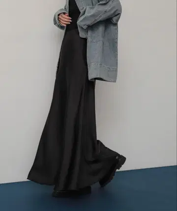 내로우 새틴 스커트 SENSE OF PLACE