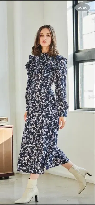 카레이도 플라워 프릴 넥 원피스