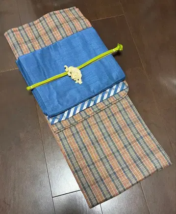 세미 앤티크 격자 무늬 단의