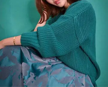 새상품급 sheller 셰리에 V넥 베이직 니트