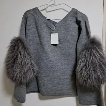 UN3D 슬리브 퍼 니트탑