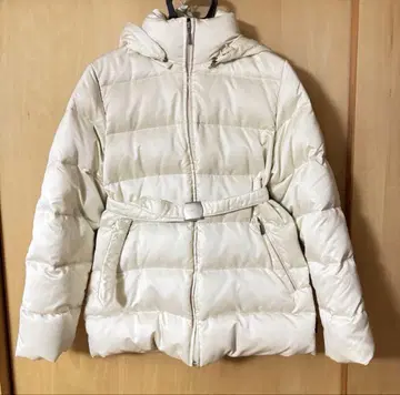 아이보리 다운 자켓 후드 부착 벨트 부착