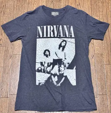 NIRVANA 크랙 프린트 T셔츠 다크 그레이