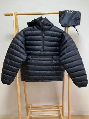 HOLIDAY PACKABLE DOWN ANORAK