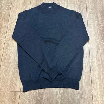 BEAMS F 이탈리아제 다크 그레이 스웨터