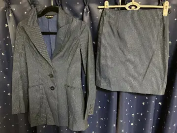 세실 맥비 네이비 스트라이프 패턴 정장 세트