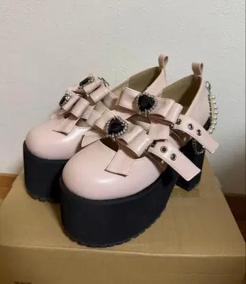 [ 새상품급 ] 앙크루즈 더블 리본 체인 통굽 신발