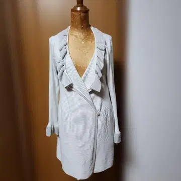 히로코코시노 프리미어의 프릴 장식 라이트 그레이 긴팔 가디건