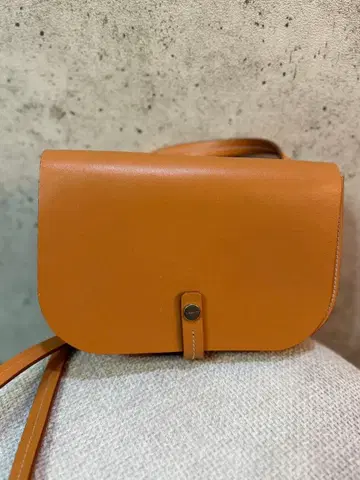 일비종떼 Il Bisonte 크로스백 PICCARDA TONDINA