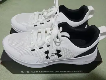 Under Armour 화이트/블랙 스니커즈 26.0