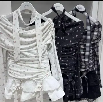 bubbles 시어 오프숄더 리본 탑