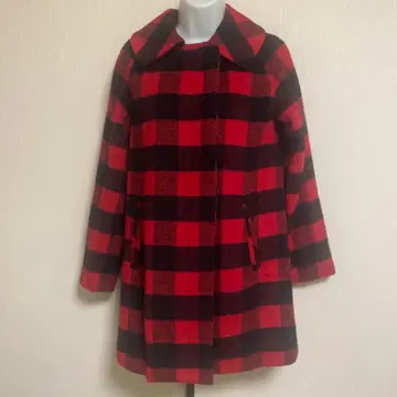 준코 시마다의 체크 체스터 코트