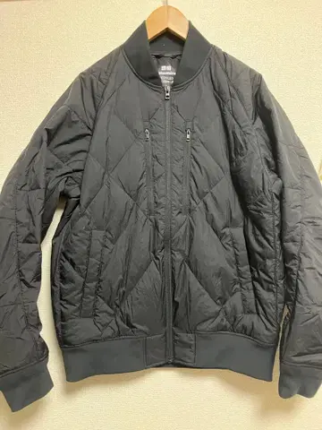 유니클로 화이트 마운티니어링 리사이클 하이브리드 다운 자켓