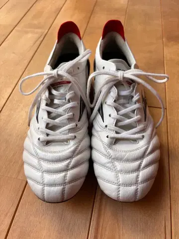 MORELIA NEO4 축구화 화이트/레드