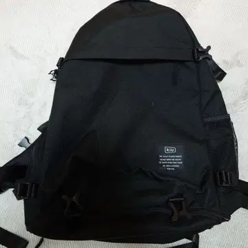 KIU 블랙 백팩