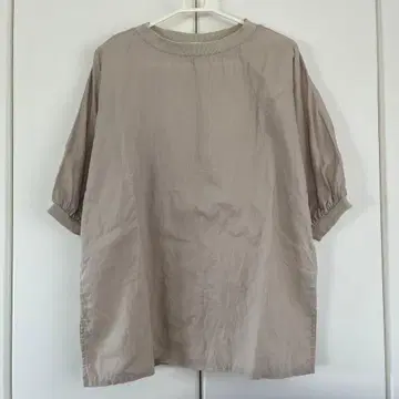 스튜디오 CLIP 베이지 오부 소매 라운드넥 셔츠