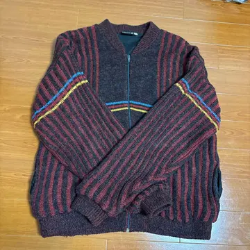 빨간색과 검은색 스트라이프 자켓 XL