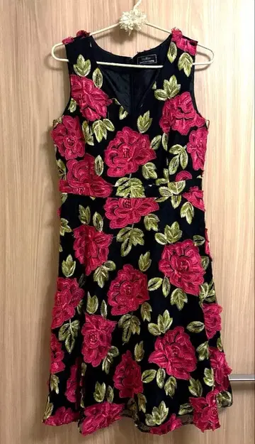 GRACE CONTINENTAL 장미 자수 원피스 38 검 블랙, 레드