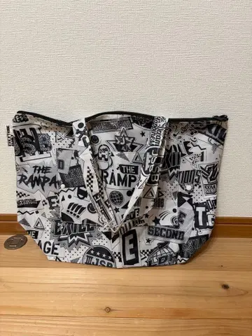 EXILE TRIBE 흑백 그래픽 백