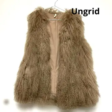 Ungrid 브라운 퍼 슬리브리스 베스트