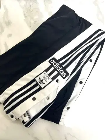 아디컬러 클래식 아디블레이크 트랙 팬츠 블랙