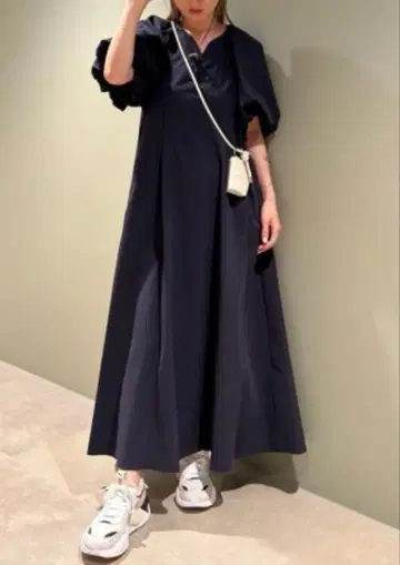 emmi 에미 웨더 스트레치 퍼프 슬리브 원피스